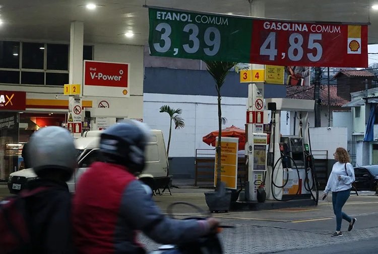 Preço da gasolina cai em Juiz de Fora