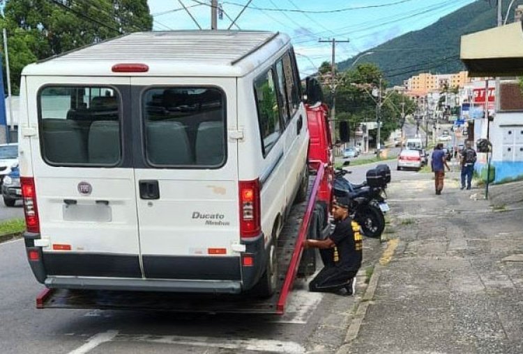 Poços faz fiscalização em vans